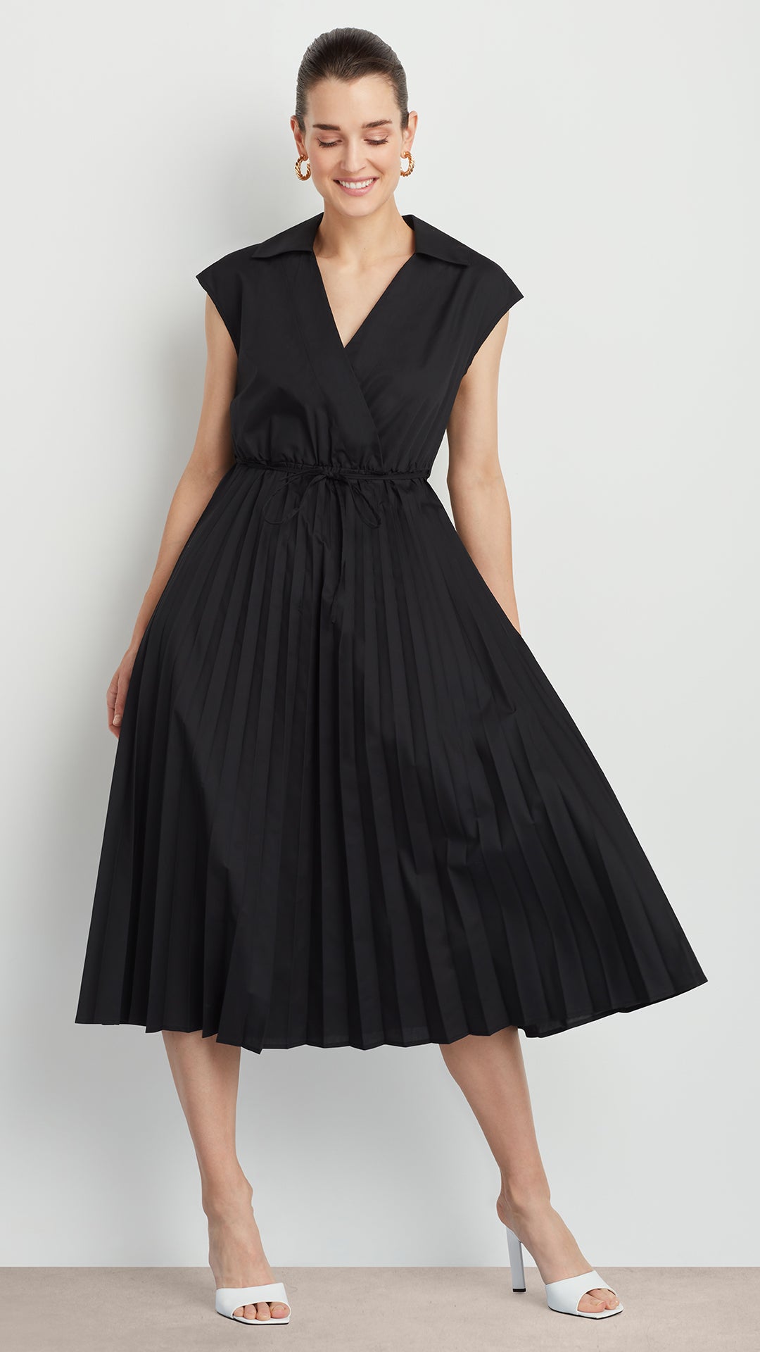 ellen tracy black dress SLEEVELESS WITH PLEATED POPLIN SKIRT – SIZE:4XL Sheer Luck Amara Halter-Neck KatieJ NYC Step into sophistication with